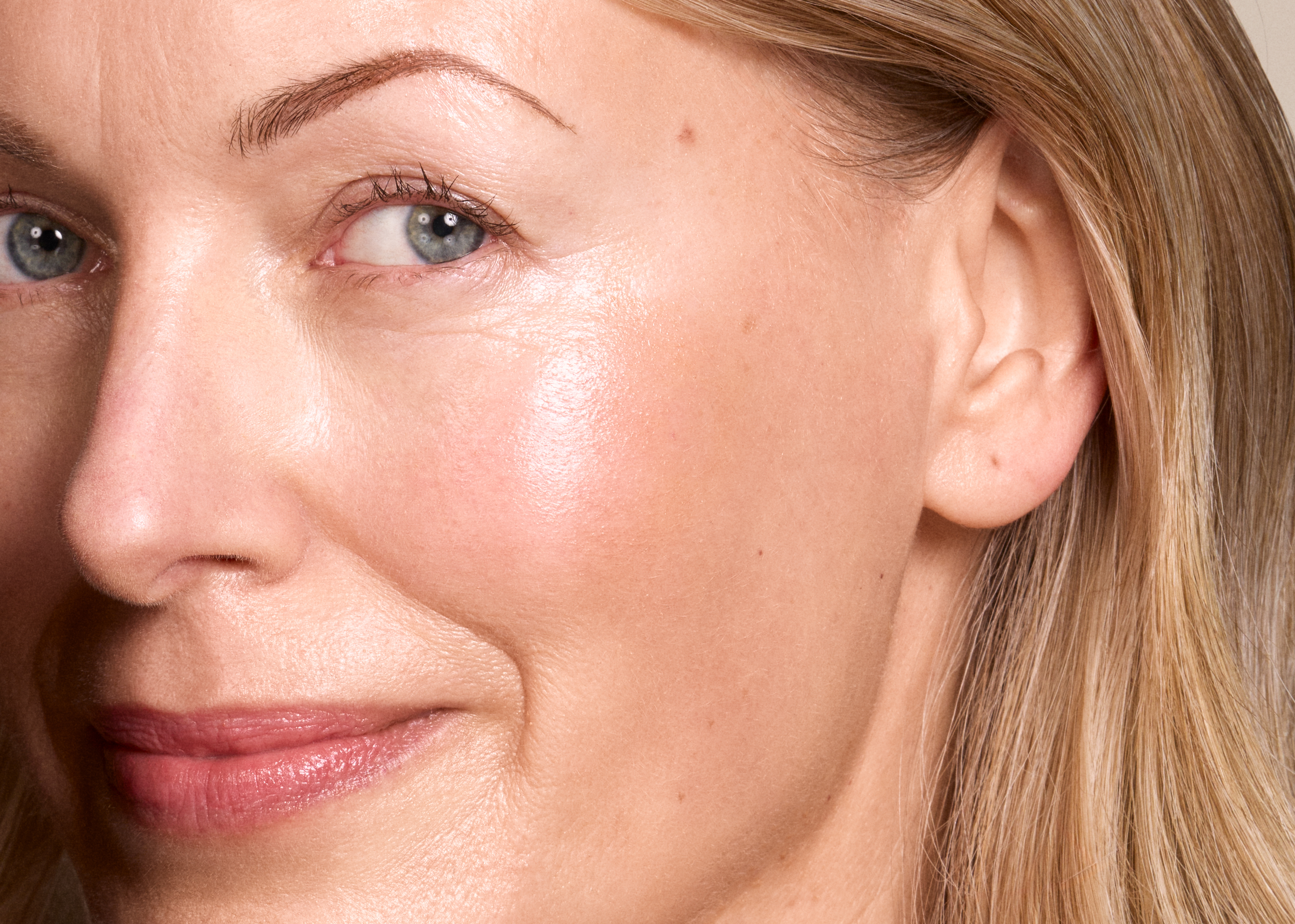 MENOPAUSE AND COLLAGEN: WHY SKIN CHANGES AND HOW TO SUPPORT IT